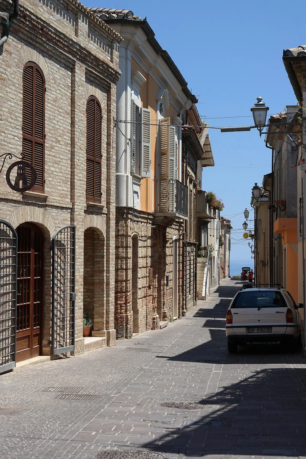 Corso Umberto I, nel centro di Silvi Paese